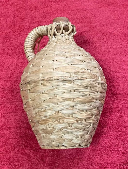damingeana din lut invelita in panusi traditionala autentica artizinala handmade facuta de mana omului