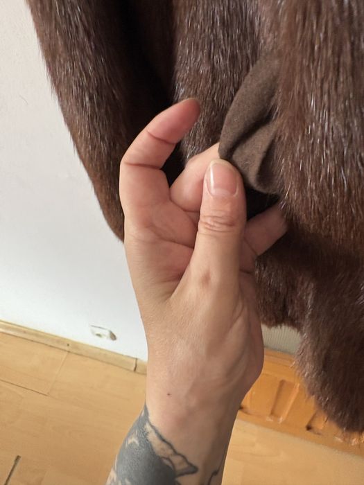 Haina de blana de nurca, noua fara eticheta, nepurtata.