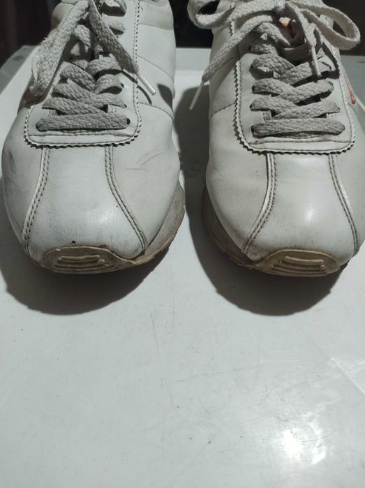 Продавам дамски маратонки