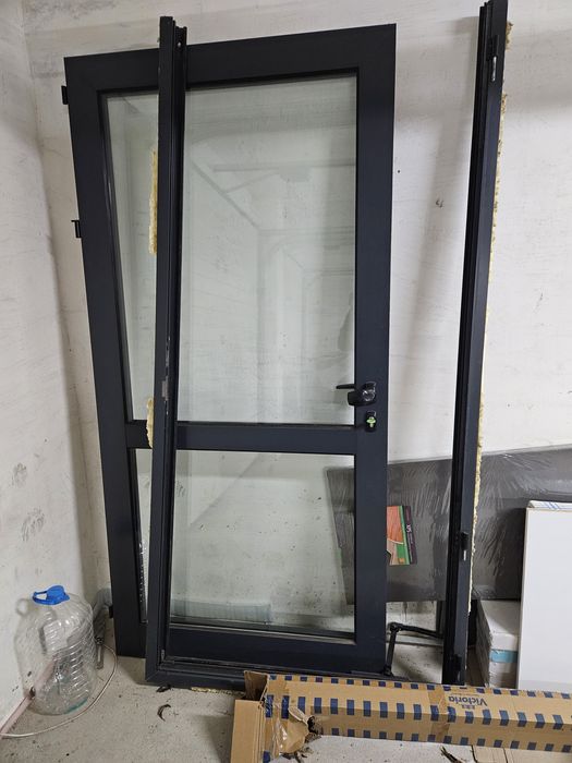 Алуминиева входна врата