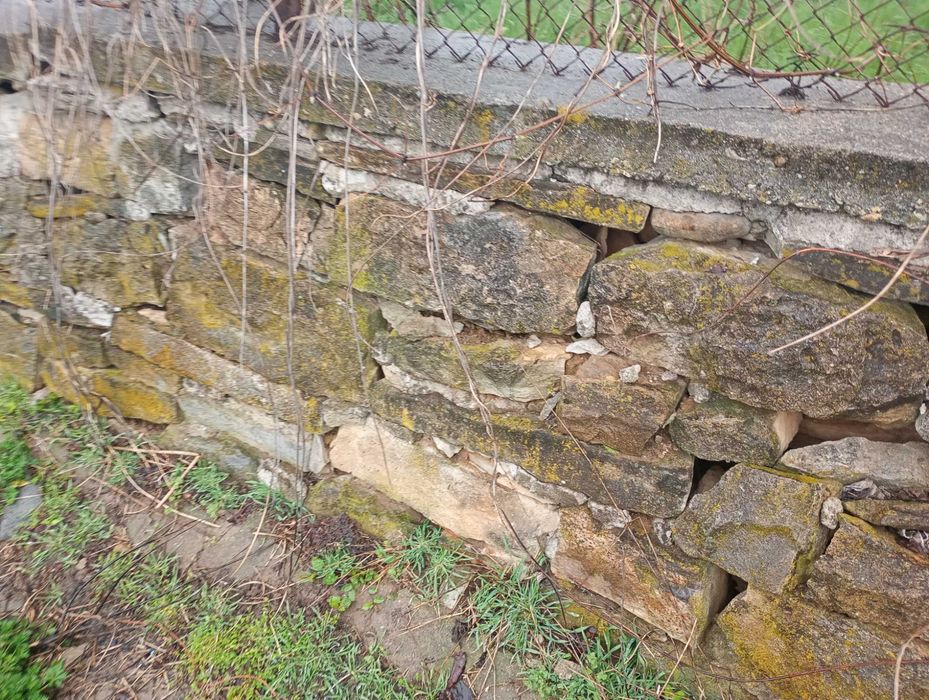 Камък от дувар по договаряне