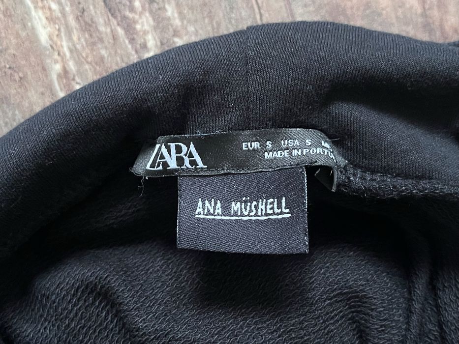 Hanorac Zara, scurt, cu gluga, negru cu imprimeu alb, marimea S / 36