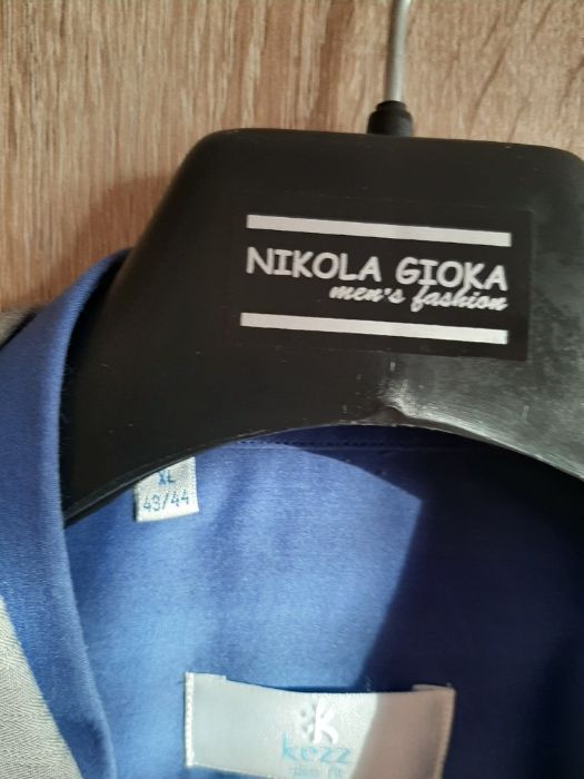 Официален мъжки костюм.