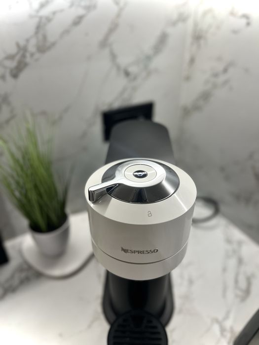 Кафемашина Nespresso + подарък капсули