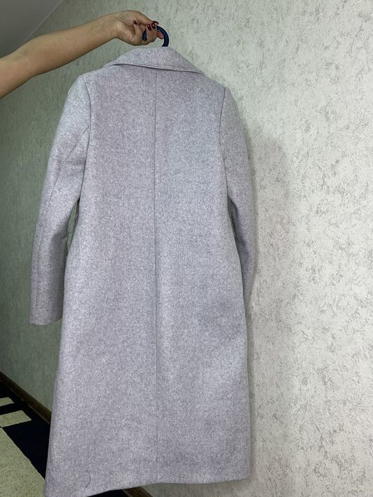 Qishga qalin paltolar kulirang ga bejeviy