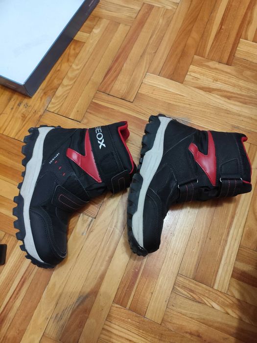 Продавам детски ботуши Geox номер 38