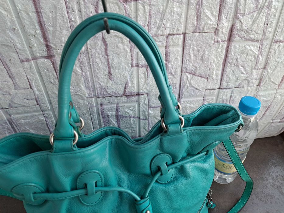 дамска чанта,малка тюркоазена кожена чантичка-естествена кожаLANCASTER