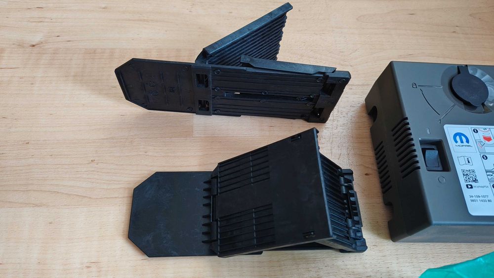 Нов PSA Peugeot-Citroen MOPAR компресор за гуми 12V-12А-144W в чантичка с лепило