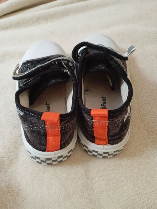 Продам детские кедики