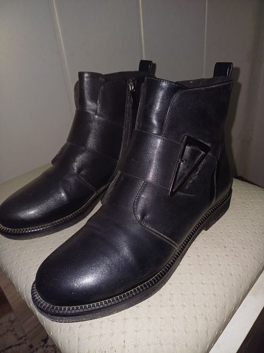 Продаются ботинки