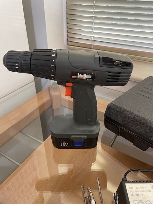 Винтоверт Акумулаторна бормашина