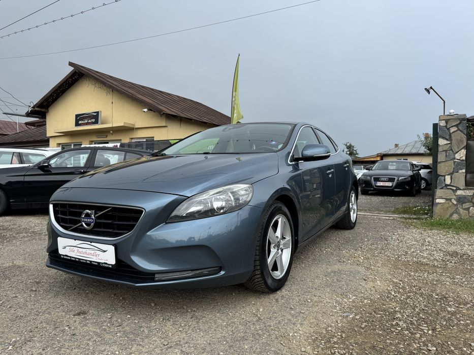 Volvo v40 ** Navigatie **piele**cesuri digitale**camera*Rate/avans zero