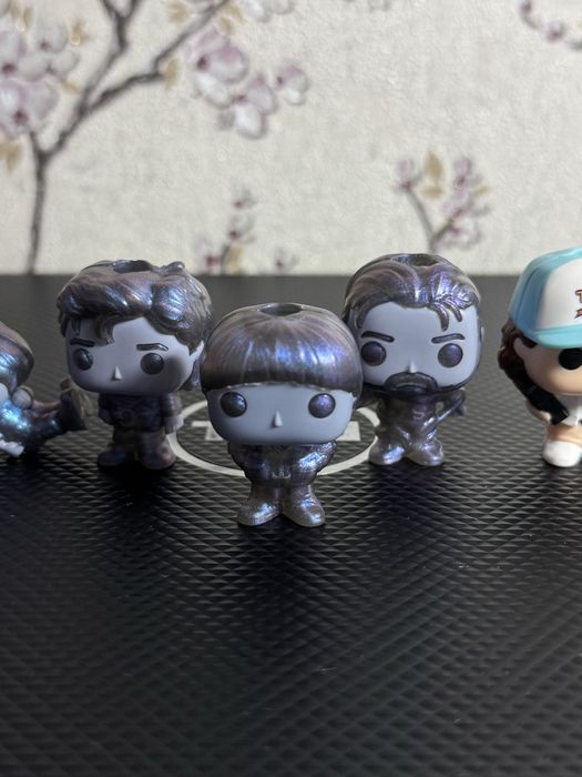 Фигурки очень странные дела