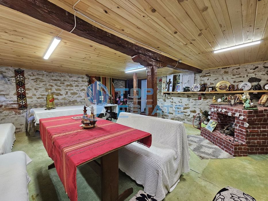 Имение с над 5 декара двор и две къщи в с. Паскалевец, област В. Търн