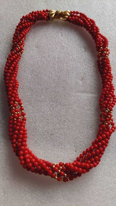 Златна  огърлица  корали ,закопчалка и златни топчета-90 бр.Злато 18к