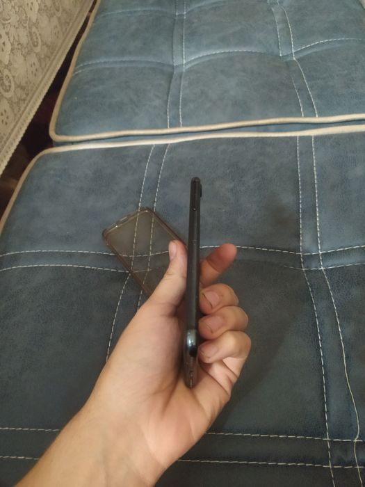 Iphone 7 xotira 32 gb holati ideal yomksti uselenniy qoʻyilgan chotki