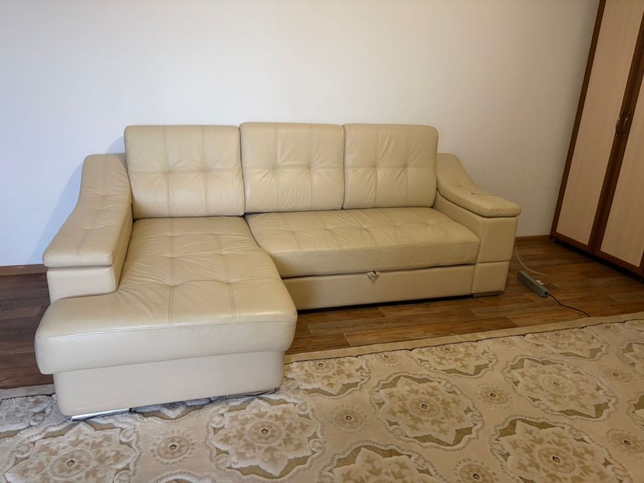 Продам диван кожаный в отличном состоянии