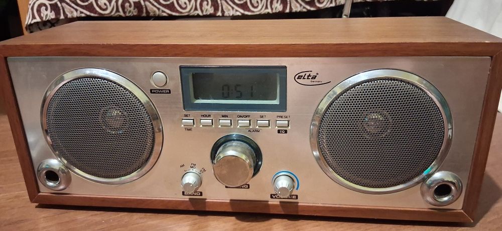 Elta -radio fm,mw,am,sw cu ceas 230V ,stereo,afisaj