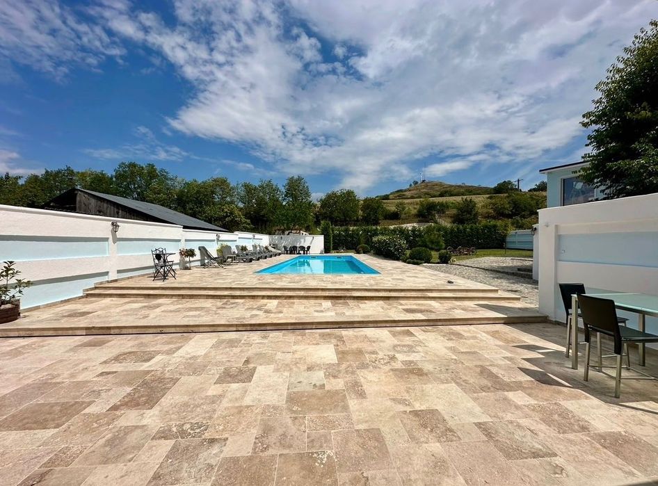 Casă cu piscină în  Seusa Ciugud