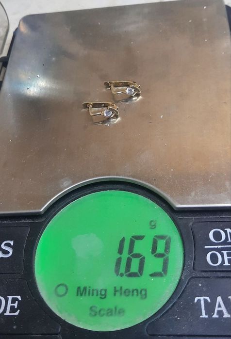 Продам золотой сергы 583 проба 1.69 грамм цена 1,600.000