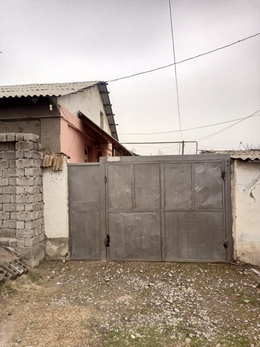 Turar joy hovli uchastka