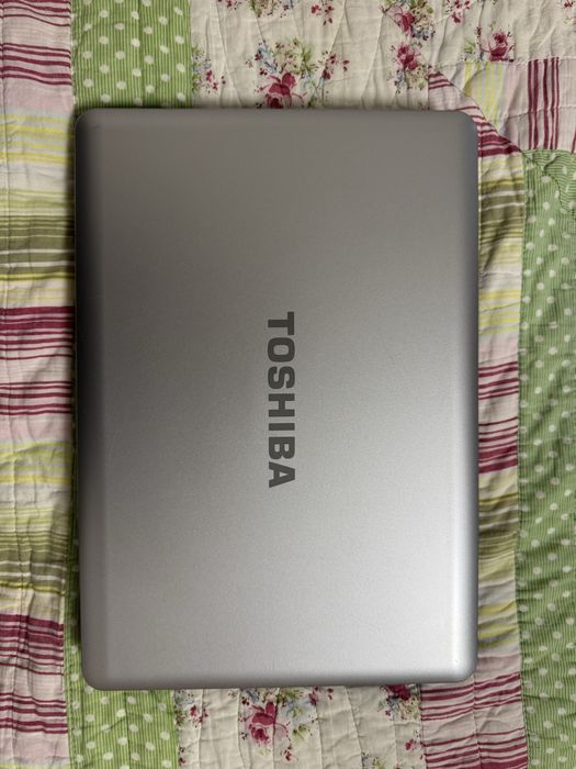 Vand urgent laptop stare excelenta nu e spart/lovit