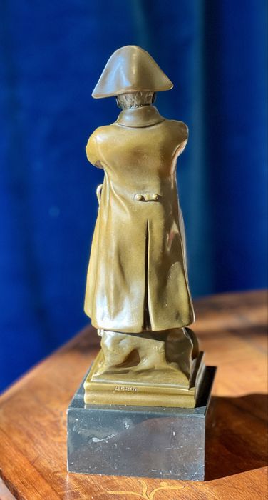 Statuetă bronz cu soclu marmură – Napoleon – semnată