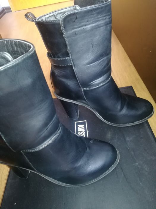 Дамски черни боти