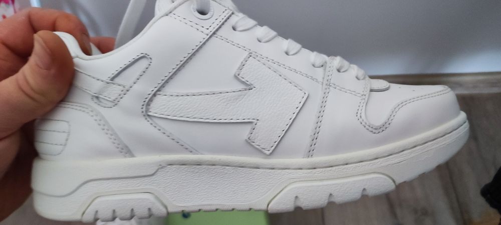 Vând Adidași OFF white