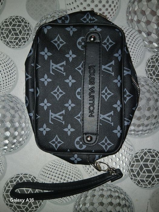 Продавам Louis Vuitton