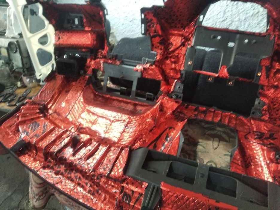 Делаю шумоизоляцию! Чистка инжекторов, регулировка дверей!