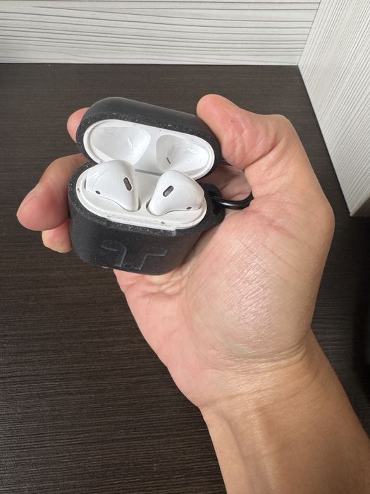 Продам airpods 1 и 2