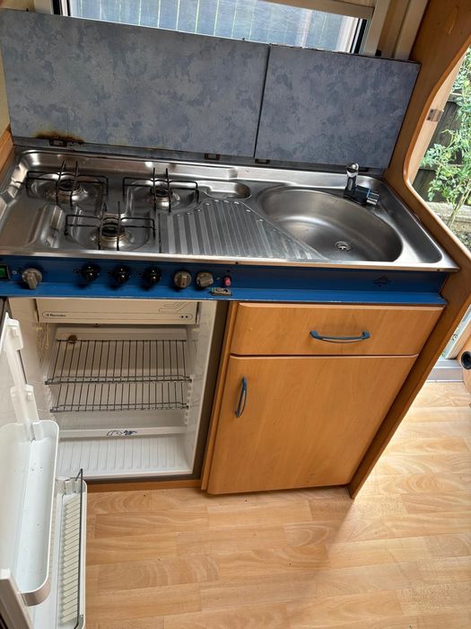 Vând rulotă înmatriculată