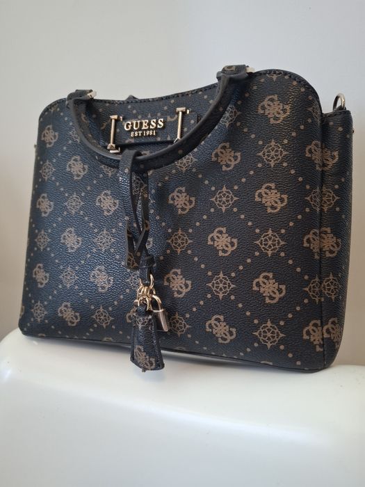 Чанта Guess Лукс в актуален принт