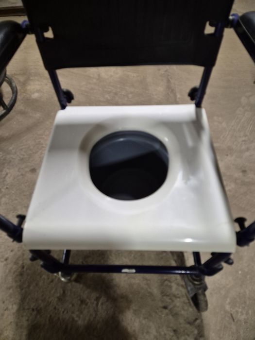 Инвалиден стол с колелца