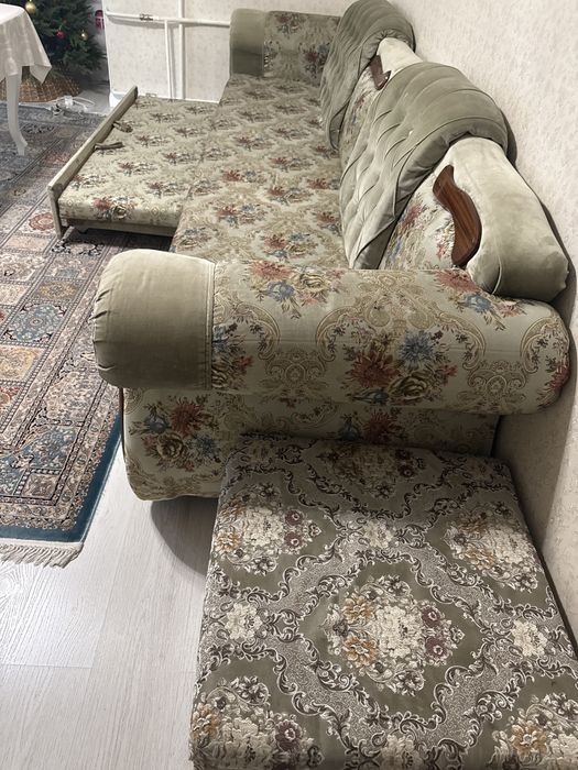 Диван длинный с пуфиком