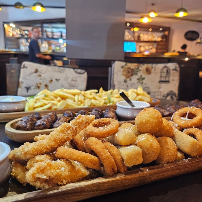 Servicii catering pentru companii! Inchiriere saloane pentru diverse evenimente! Meniul zilei cu livrare  pentru companii!