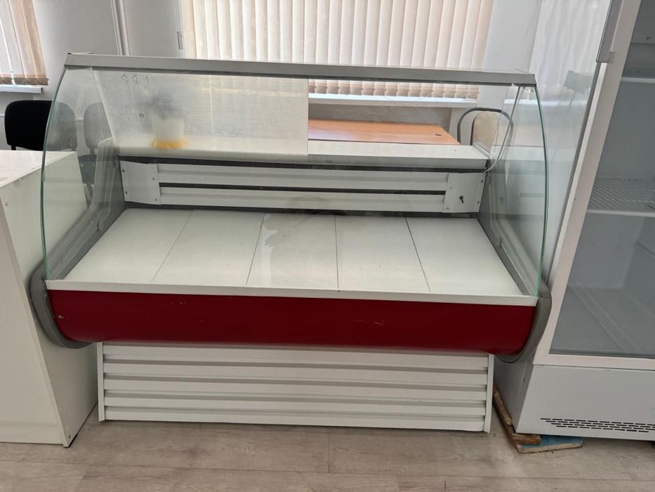Продам витринний холодильник