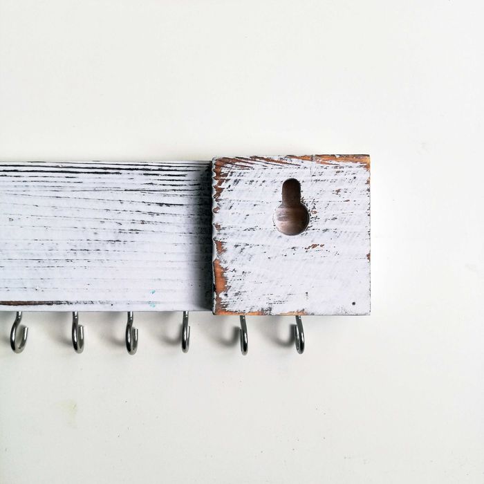 Органайзер бижута медали за стена дървен с кукички поставка закачалка