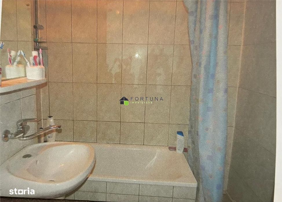 Apartament  Calea Bucuresti Zona Judetean  Decomandat
