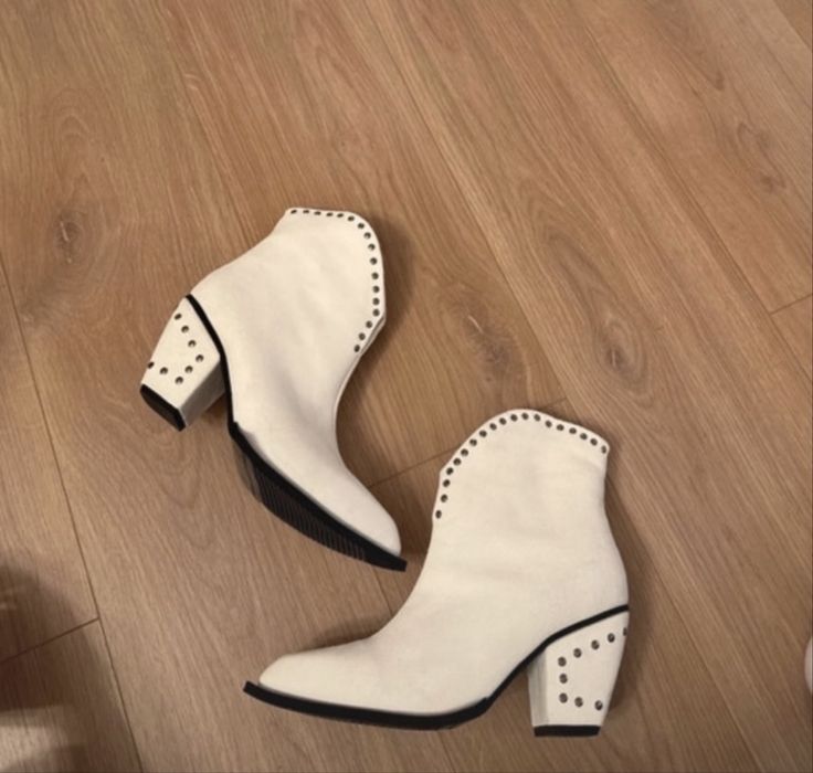Botine piele intoarsa