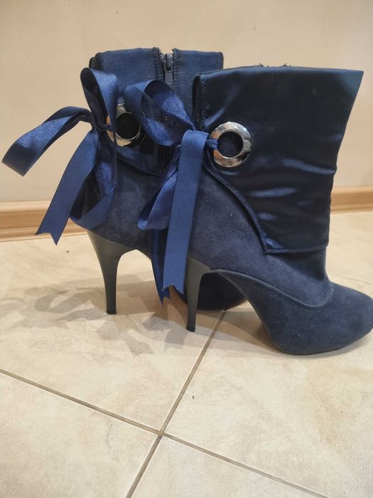 Боти на висок ток