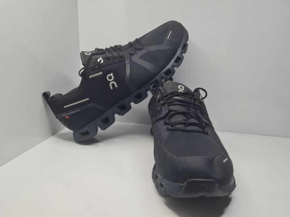 Маратонки ON Waterproof 

Носени,но в добро състояние без забележки.