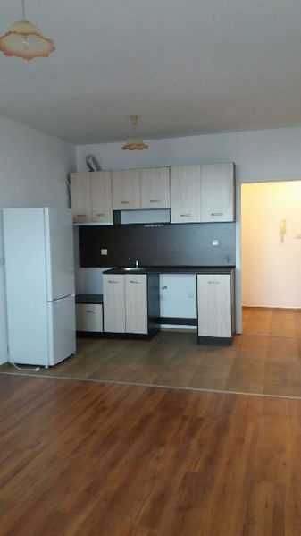 Дава се под наем Едностаен апартамент в Бургас, Меден рудник - зона А - 70 кв.м за 145 € - Снимка #4