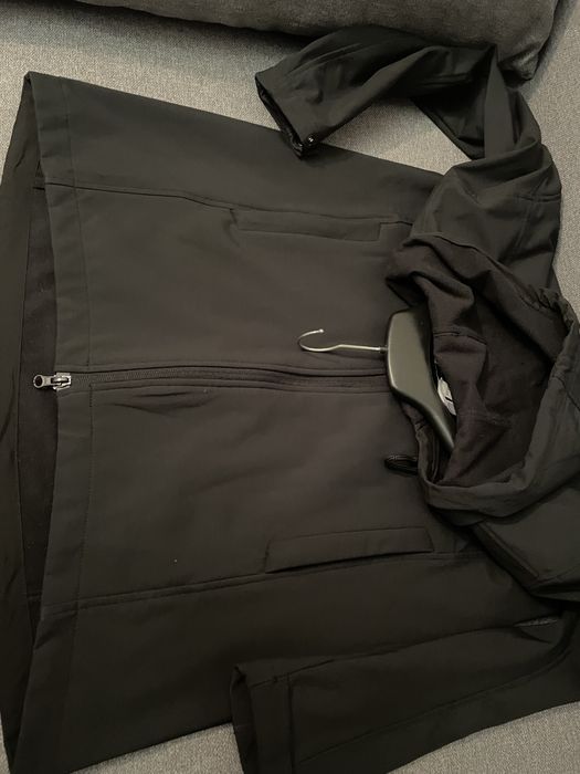 Дамско спортно яке