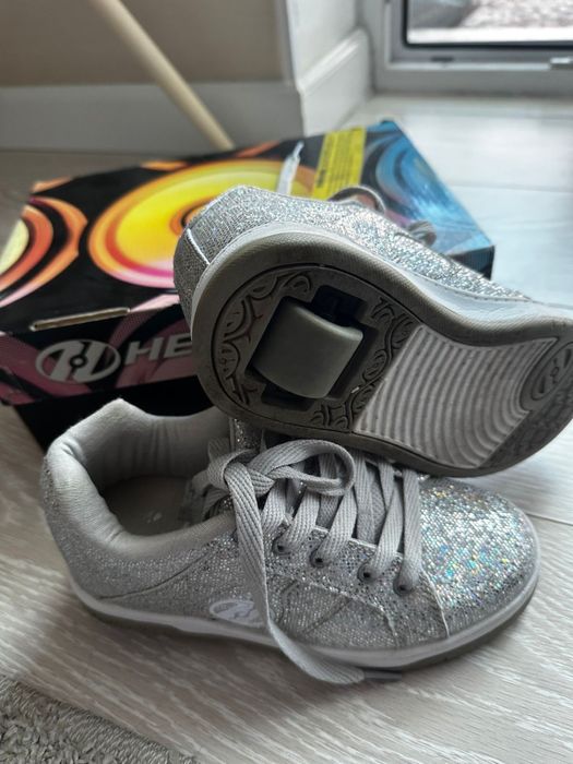 Продам кроссовки ролики Hellys