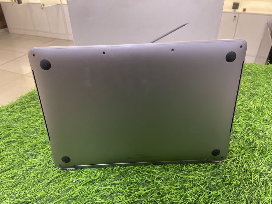 Ноутбук Apple MacBook Pro 13