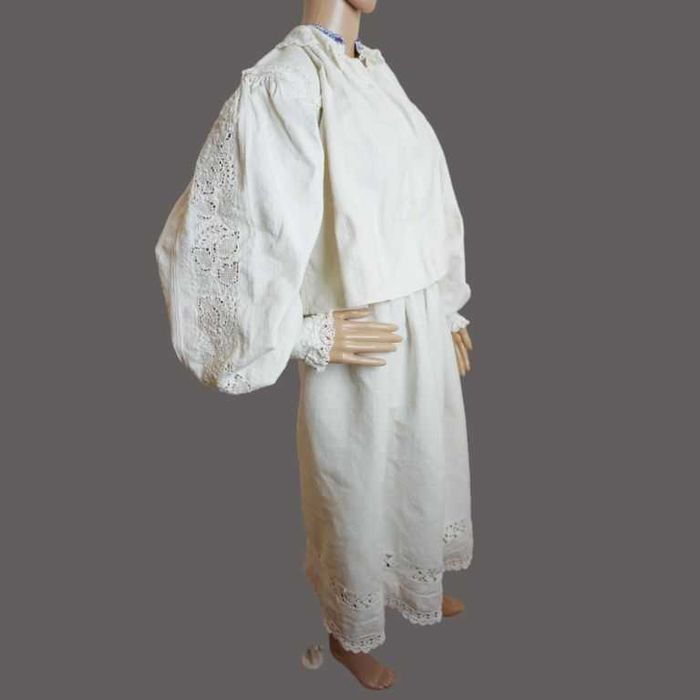 Costum popular vechi din Transilvania masura XXS-XS sau 32- 34-36