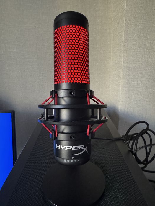 HyperX QuadCast микрофон