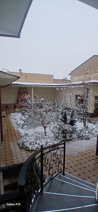 Назарбек Тарновда уй сотилади.4соток5хона.Газ,свет,сув,канализация бор